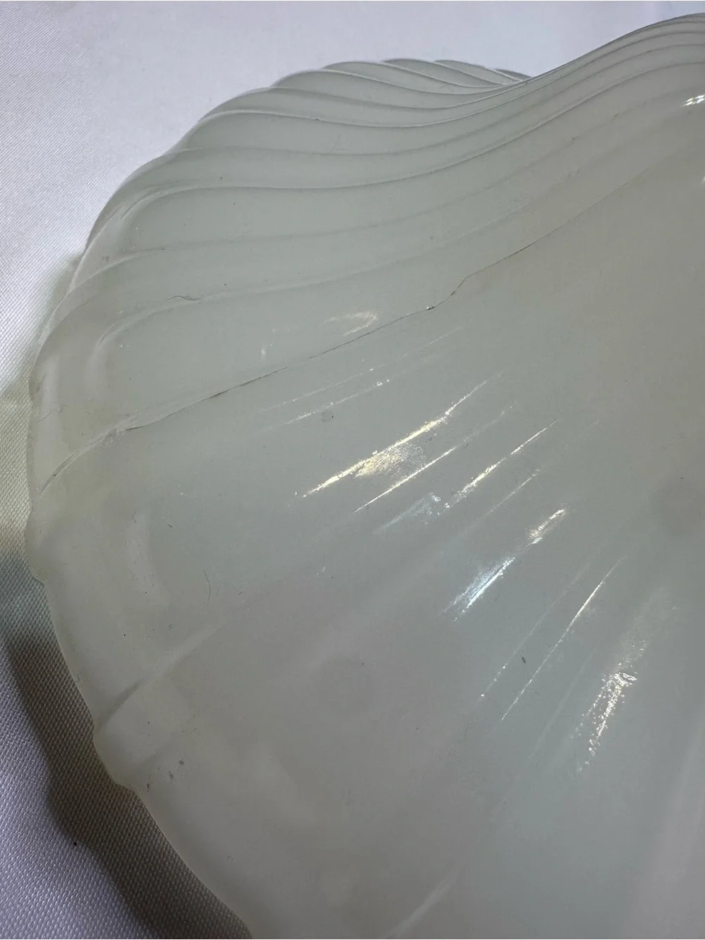 Vintage / antique milk glass/clam broth lampshade pendant light shade opalescent